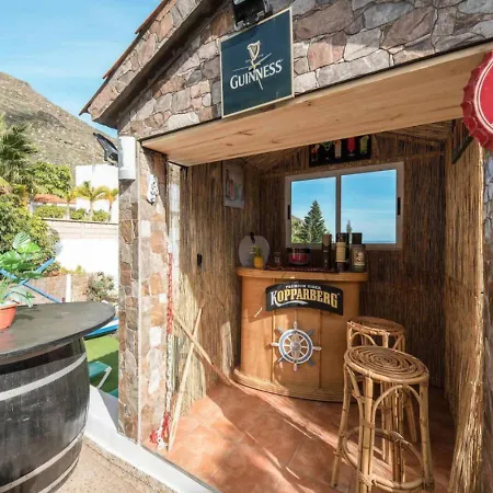 Reina Del Atlantico By Rivero *