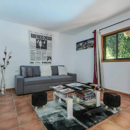 Reina Del Atlantico By Rivero 坎德拉里亚