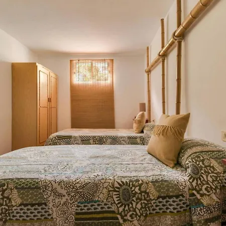 Reina Del Atlantico By Rivero *