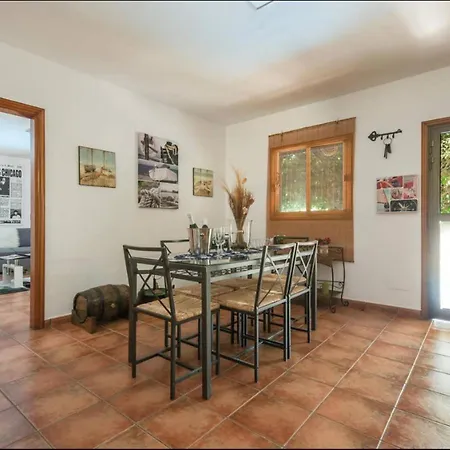 Reina Del Atlantico By Rivero 坎德拉里亚