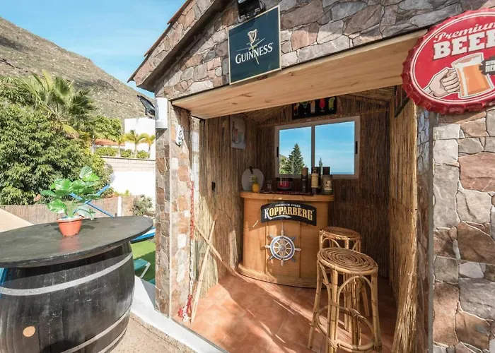 Reina Del Atlantico By Rivero *