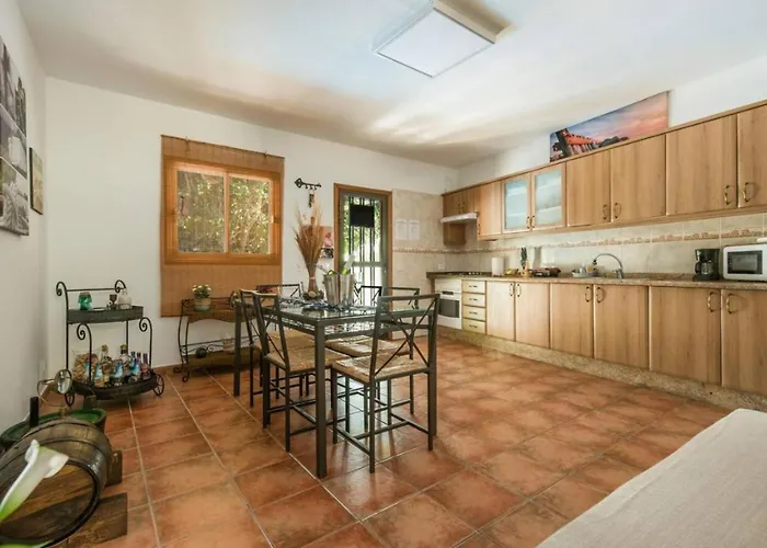 Reina Del Atlantico By Rivero