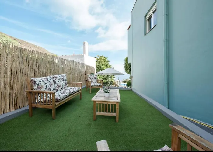 Reina Del Atlantico By Rivero *