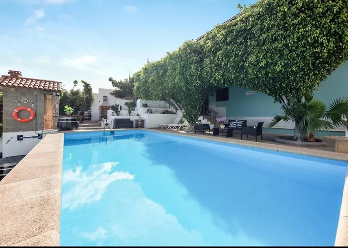 Reina Del Atlantico By Rivero Villa