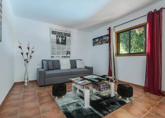 Reina Del Atlantico By Rivero Candelaria