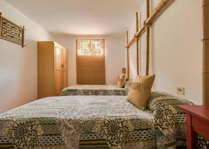 Reina Del Atlantico By Rivero *